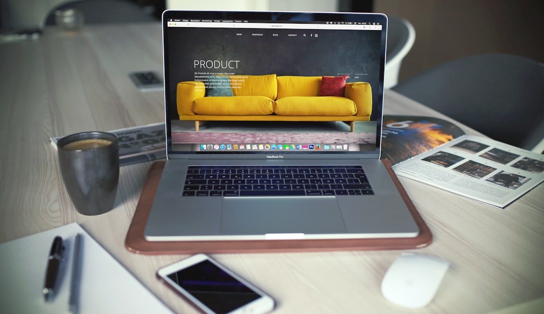 Webfejlesztés és online marketing központú kép